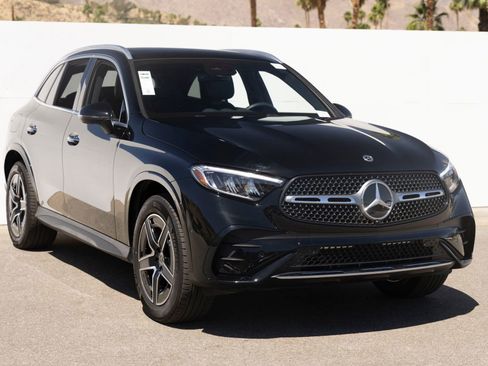 Used 2026 Mercedes-Benz GLC 300 image 2