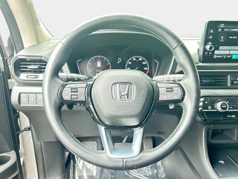 Used 2023 Honda Pilot Touring image 16