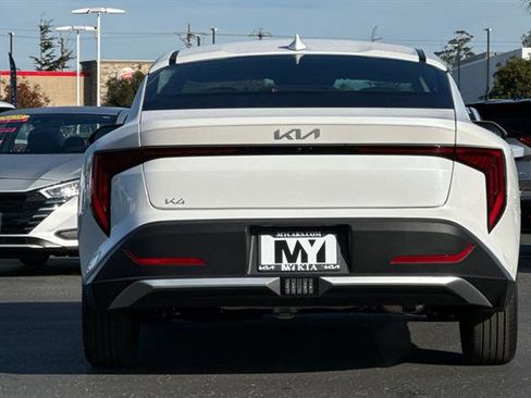 New 2025 Kia K4 LX image 5