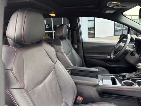 Used 2025 Toyota Sienna XSE w/ XSE Premium Package FWD image 16