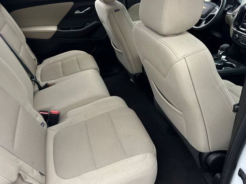 Used 2022 Chevrolet Traverse LS FWD image 20