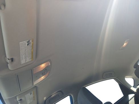 Used 2015 Toyota Prius Three image 11