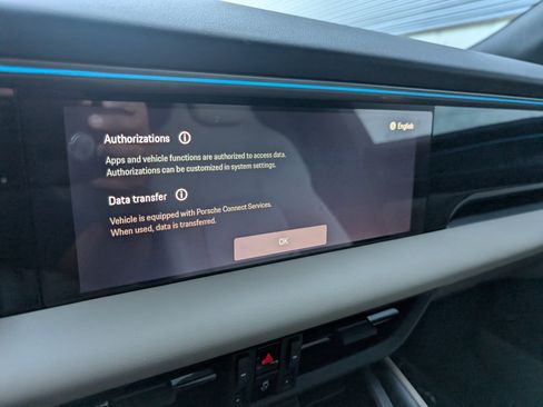 Used 2025 Porsche Macan Electric image 40