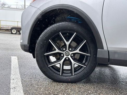 Used 2018 Toyota RAV4 SE w/ Power Extra Value Package AWD/4WD image 8