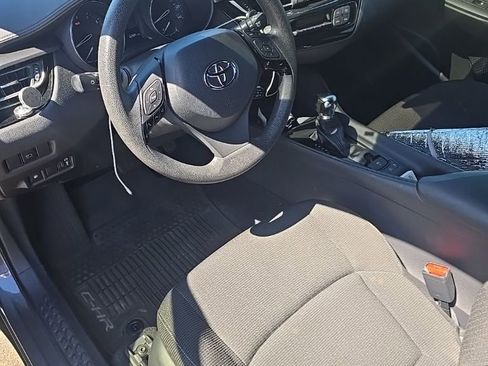 Used 2019 Toyota C-HR LE FWD image 4