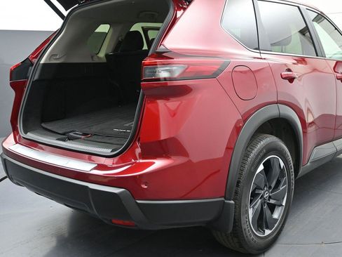 Used 2025 Nissan Rogue SV AWD/4WD image 11