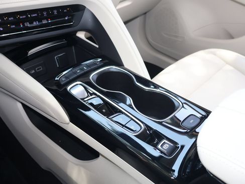 Used 2021 Buick Envision Essence FWD image 26