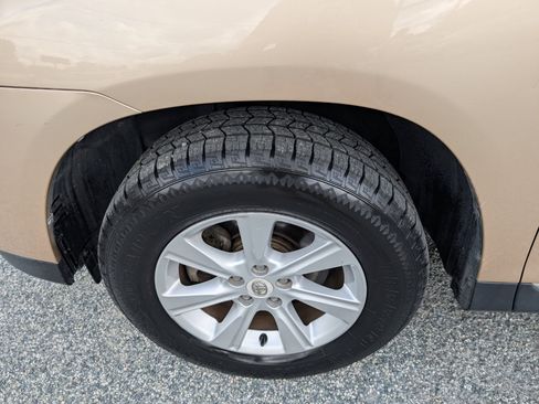 Used 2011 Toyota Highlander 2WD image 12