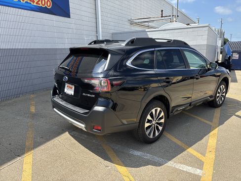 Used 2025 Subaru Outback Limited AWD/4WD image 3