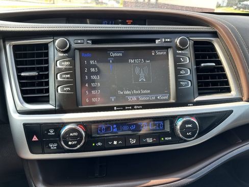 Used 2019 Toyota Highlander Plus AWD/4WD image 15