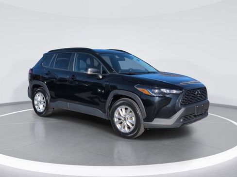 Used 2023 Toyota Corolla Cross LE image 1