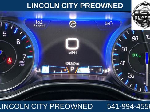 Used 2018 Chrysler 300 Limited image 25