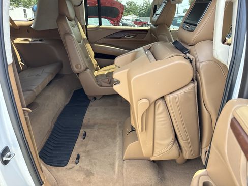 Used 2016 Cadillac Escalade ESV Platinum RWD image 35