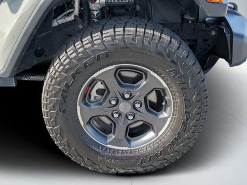 Used 2021 Jeep Gladiator Sport image 9