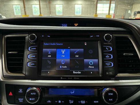 Certified 2019 Toyota Highlander XLE AWD/4WD image 22