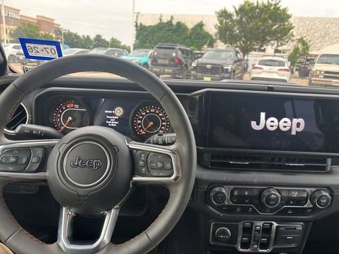 Used 2024 Jeep Wrangler Unlimited Sahara AWD/4WD image 10
