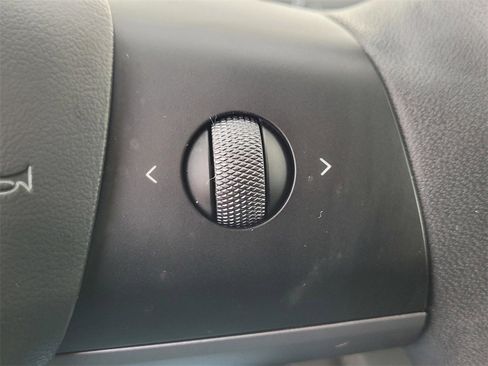 Used 2024 Tesla Model Y Performance image 23