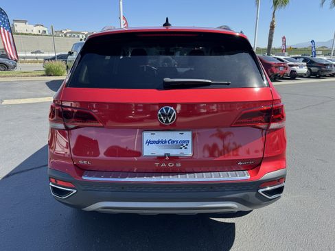 Used 2022 Volkswagen Taos SEL w/ Panoramic Sunroof Package image 9
