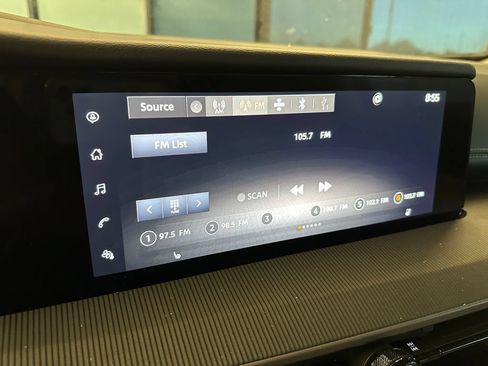 Used 2025 Nissan Murano SV AWD/4WD image 13