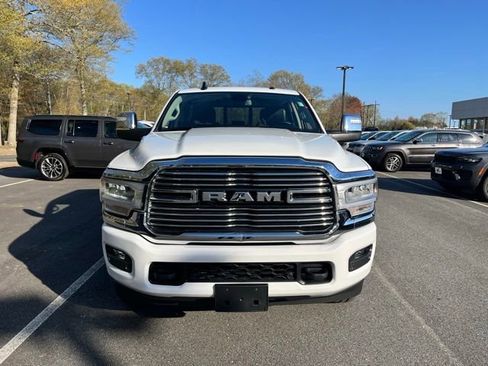 Used 2024 RAM 2500 Laramie AWD/4WD image 3