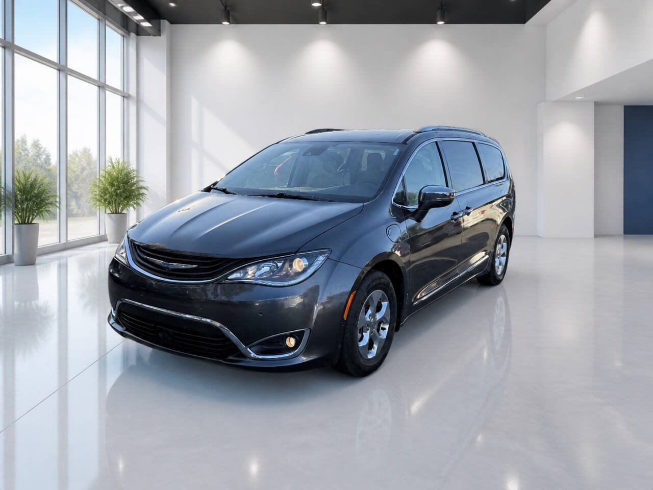 Used 2018 Chrysler Pacifica Limited w/ Advanced Safetytec Group FWD image 1