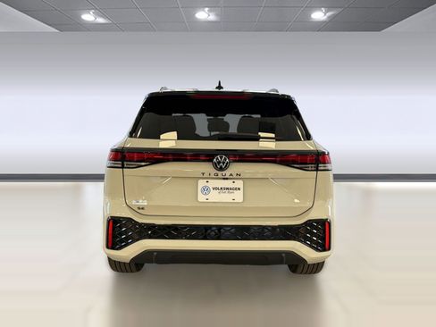 New 2026 Volkswagen Tiguan SE R-Line FWD image 10