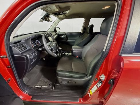 Used 2020 Toyota 4Runner TRD Off-Road AWD/4WD image 19