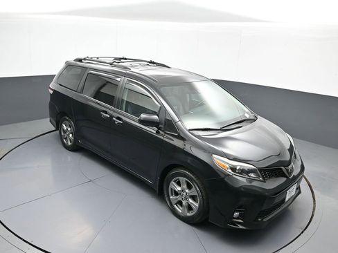 Certified 2019 Toyota Sienna SE w/ SE Preferred Package AWD/4WD image 39
