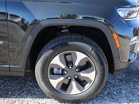 New 2024 Jeep Grand Cherokee Limited 4xe w/ Luxury Tech Group II image 9