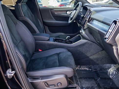 Used 2023 Volvo C40 P8 Recharge Ultimate image 19