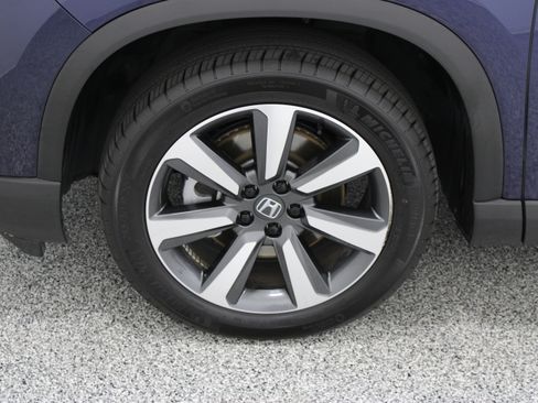 Used 2025 Honda Pilot Touring image 11