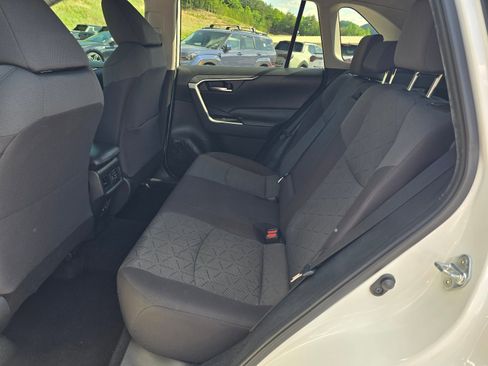 Used 2020 Toyota RAV4 XLE w/ Convenience Package FWD image 11