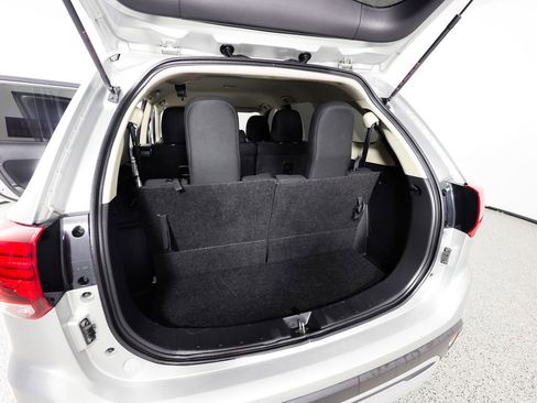 Used 2020 Mitsubishi Outlander ES image 14