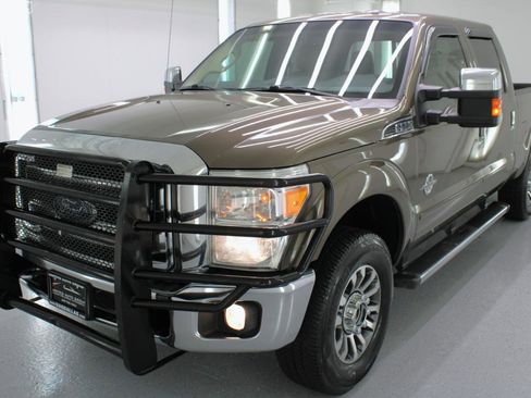 Used 2015 Ford F250 Lariat w/ Chrome Package AWD/4WD image 4