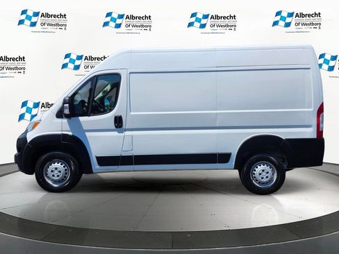 Used 2024 RAM ProMaster 2500 w/ Convenience Group FWD image 2