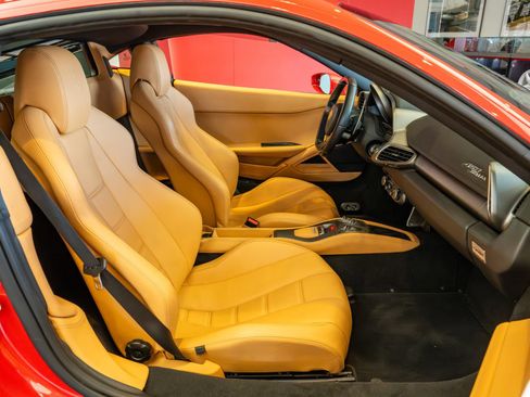 Used 2011 Ferrari 458 Italia Coupe RWD image 18