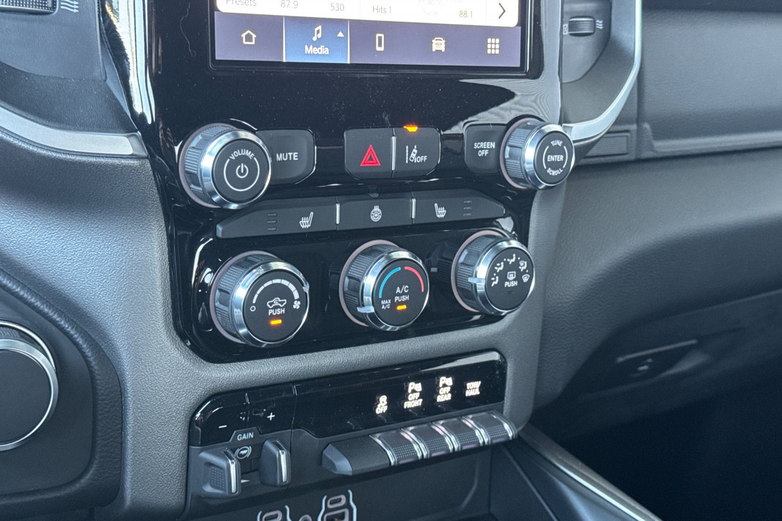 New 2027 RAM 1500 4x4 Crew Cab image 18