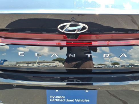 Used 2023 Hyundai Elantra Limited w/ Cargo Package FWD image 15