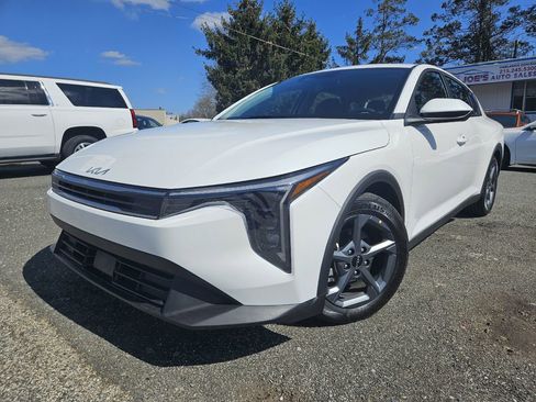 Used 2025 Kia K4 LXS FWD image 1