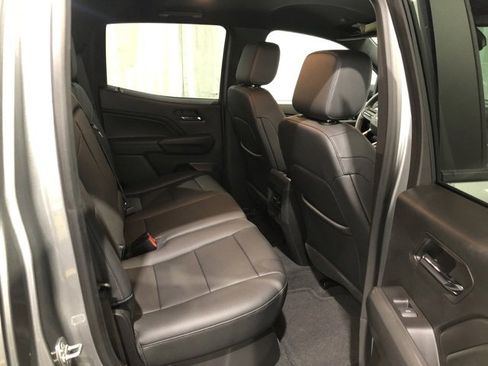 Used 2024 Chevrolet Colorado LT w/ LT Convenience Package III image 11