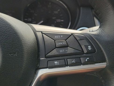 Used 2018 Nissan Rogue SV w/ Premium Package FWD image 20