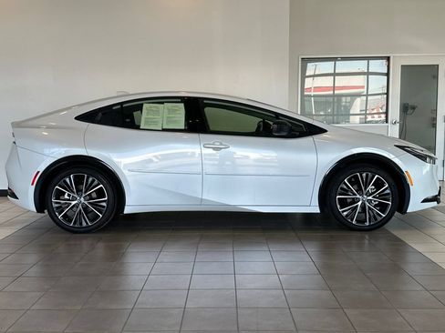 Certified 2023 Toyota Prius XLE FWD image 3