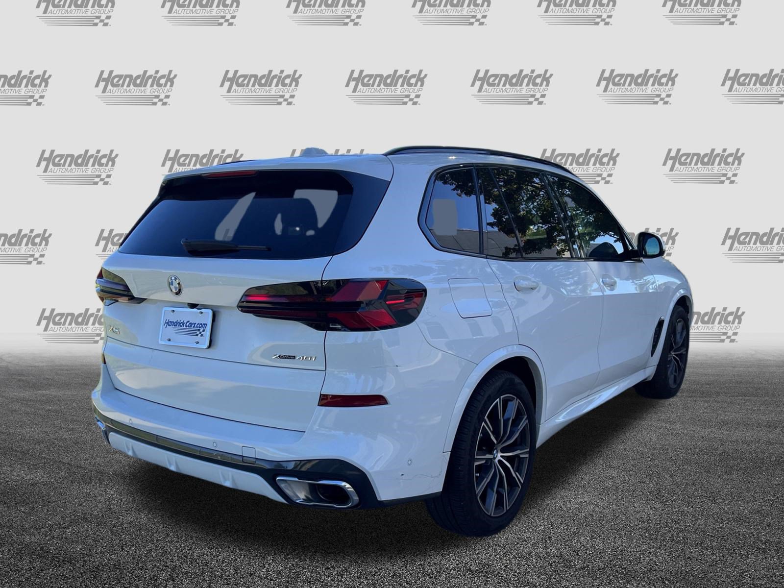 Used 2024 BMW X5 xDrive40i w/ M Sport Package AWD/4WD image 11
