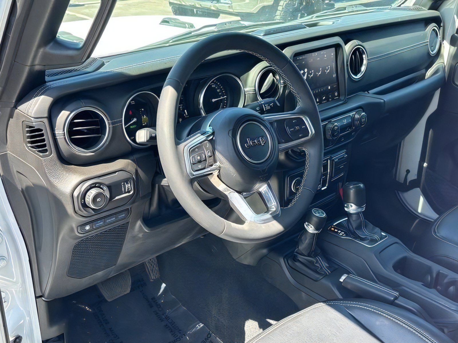 Used 2023 Jeep Wrangler Unlimited Sahara AWD/4WD image 20