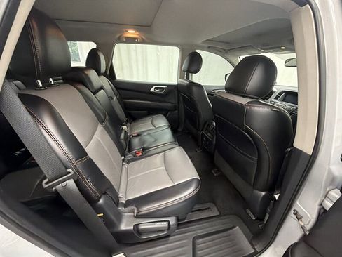 Used 2020 Nissan Pathfinder SL AWD/4WD image 14