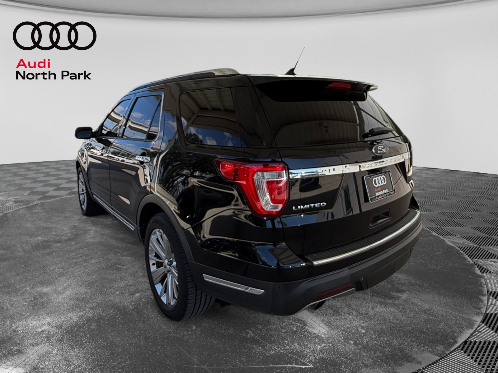 Used 2019 Ford Explorer Limited w/ Class III Trailer Tow Package FWD image 3