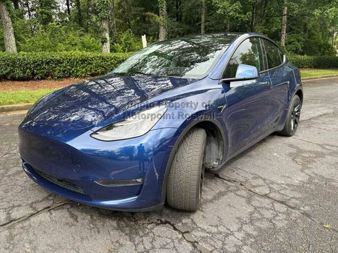 Used 2023 Tesla Model Y Long Range AWD/4WD image 4