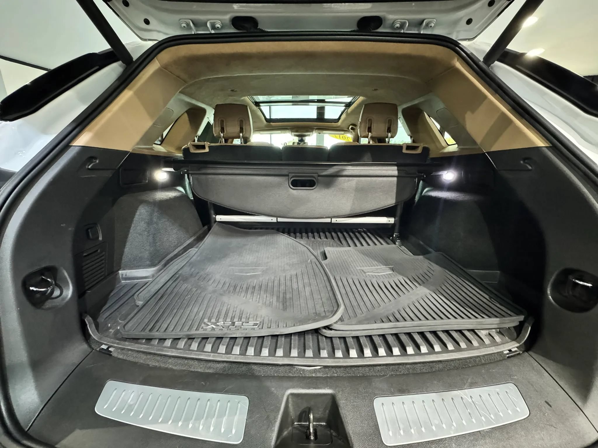 Used 2017 Cadillac XT5 Platinum AWD/4WD image 44