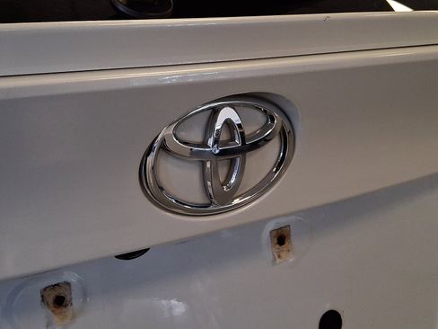Used 2021 Toyota C-HR XLE FWD image 29