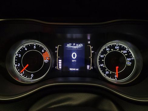 Used 2021 Jeep Cherokee Latitude Plus FWD image 23